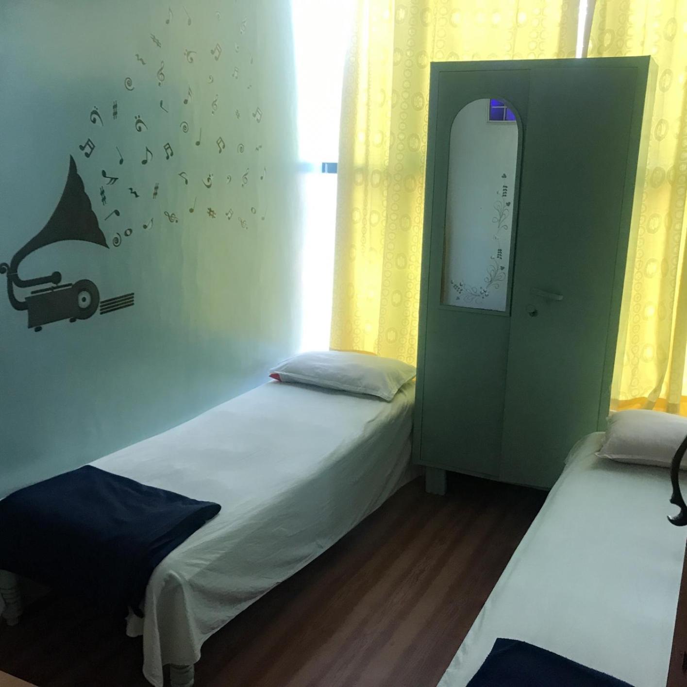 The Little Blue Window Hostel Bangalore Kamer foto