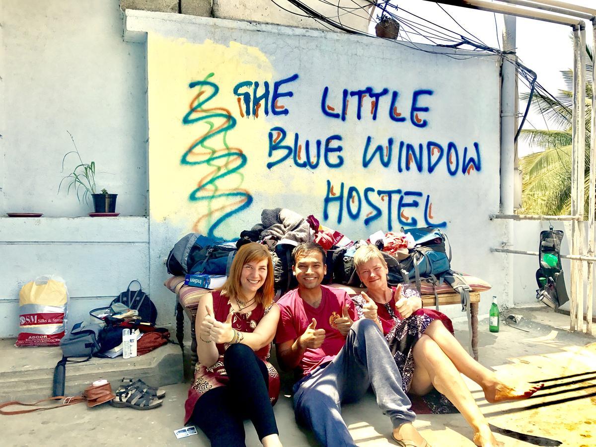 The Little Blue Window Hostel Bangalore Buitenkant foto